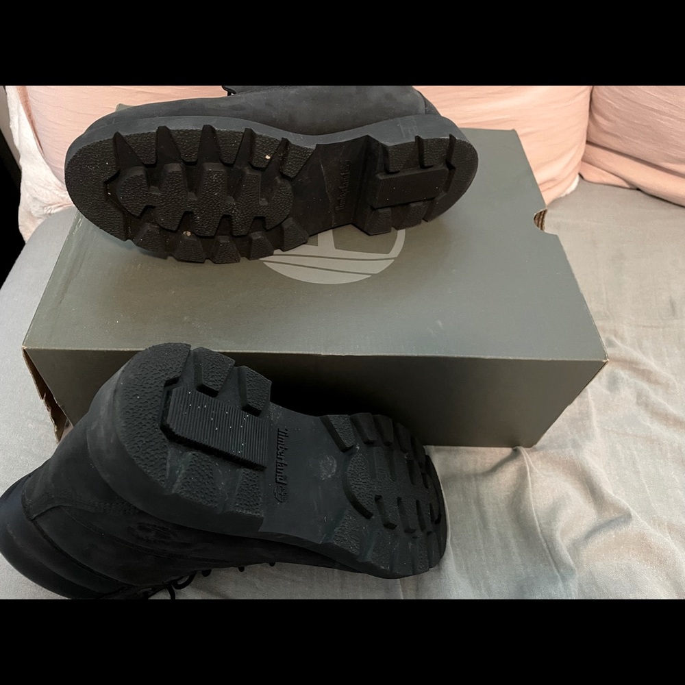 Black Timberlands - Picture 2 of 2